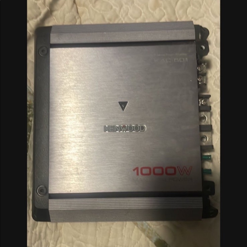 Kenwood 1000 Watt amp